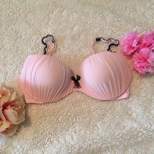 NWOT VICTORIA’S SECRET Pink Ruffle Demi Bra